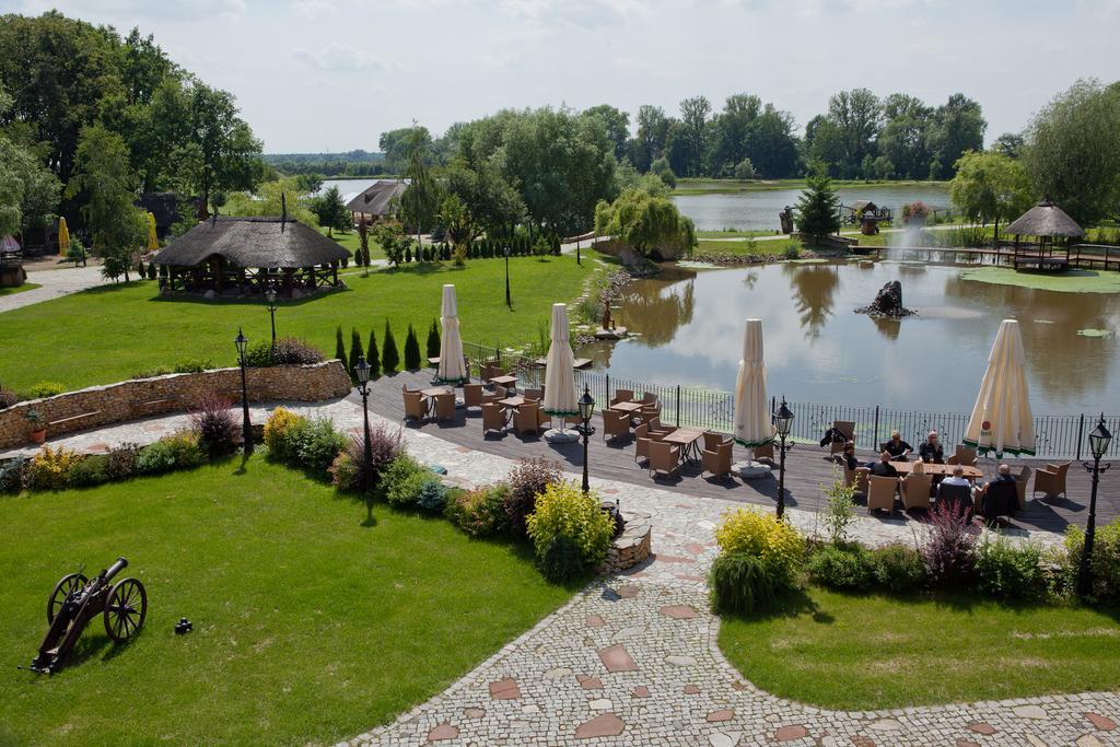Milocin Park Centrum Wypoczynkowo-Konferencyjne Pierwoszow Экстерьер фото