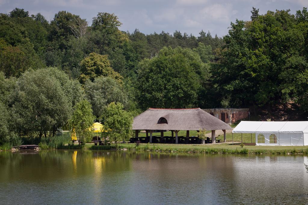 Milocin Park Centrum Wypoczynkowo-Konferencyjne Pierwoszow Экстерьер фото